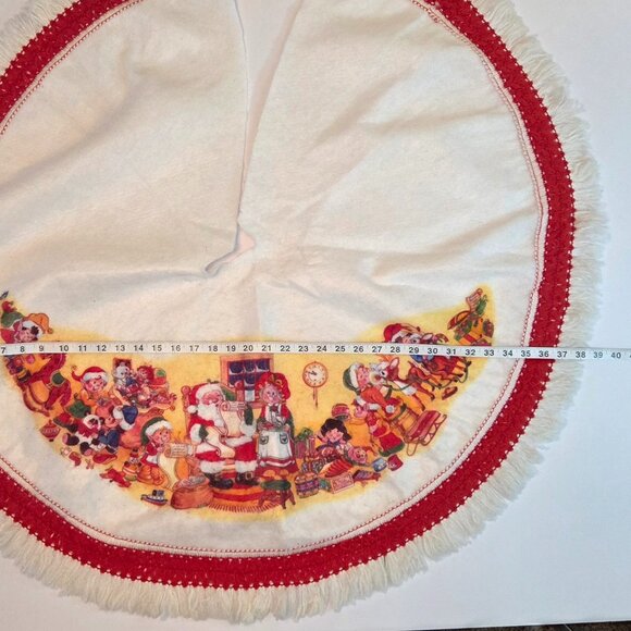 Vintage Santa’s Workshop 45" Round Tree Skirt - Felt, Fringe Trim - 50+ yrs old - Picture 3 of 4